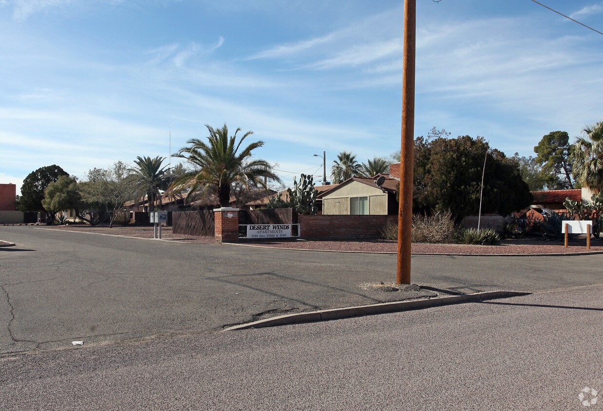 Foto del edificio - Desert Winds Apartments
