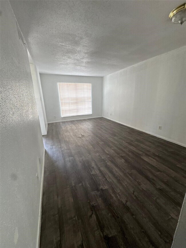 Building Photo - 6200 W Tidwell Rd