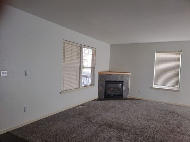 Building Photo - Spectacular two-story with a fenced backyard, office, and upstairs bonus room