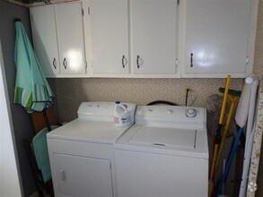 Building Photo - 1037 Pinon Ln