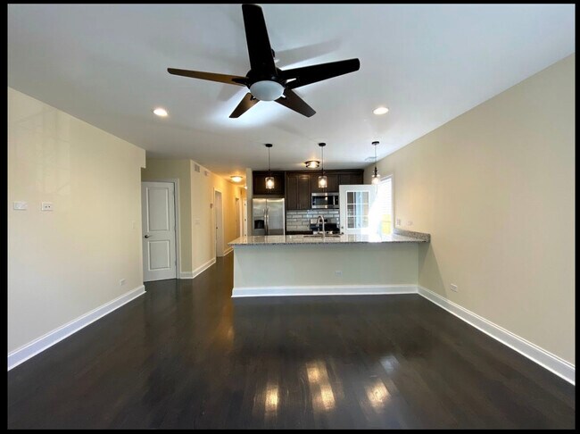 Building Photo - 2919 N Avers Ave