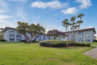 Building Photo - 333 N Lake Howard Dr