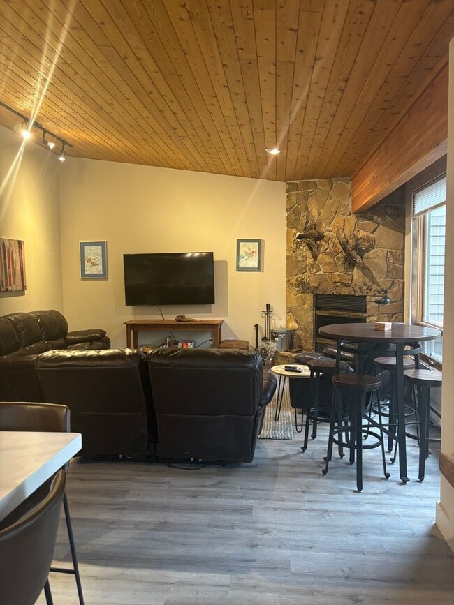 Building Photo - Big Sky Furnished Condo