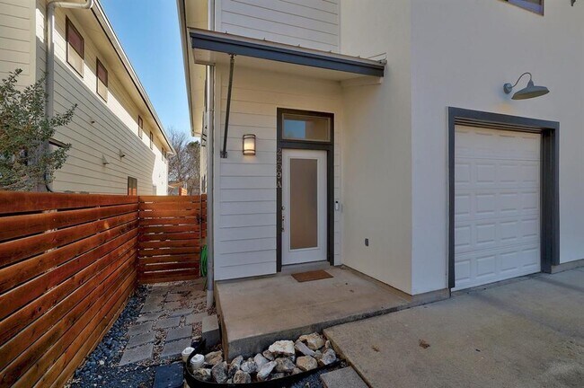 Building Photo - 2209 Thornton Rd