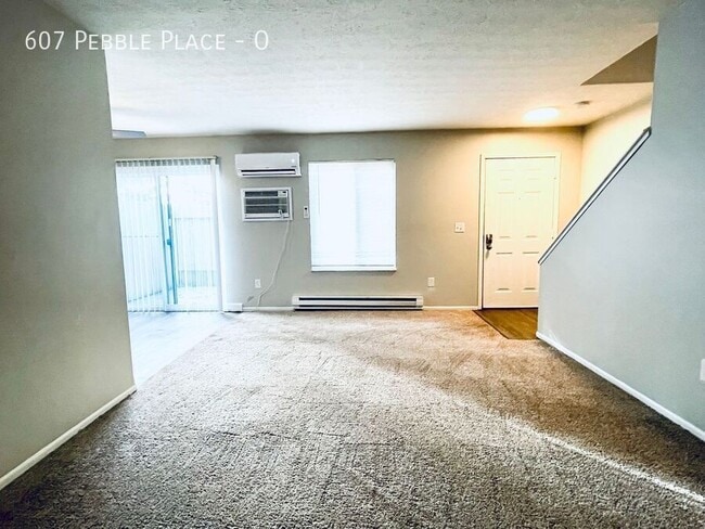 Building Photo - 607 Pebble Pl Dr