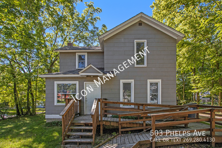 Primary Photo - Cozy home with garage