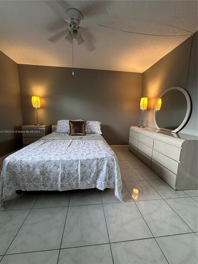 Foto principal - 2800 Somerset Dr