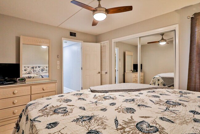 Building Photo - 1500 Midnight Cove II Pl