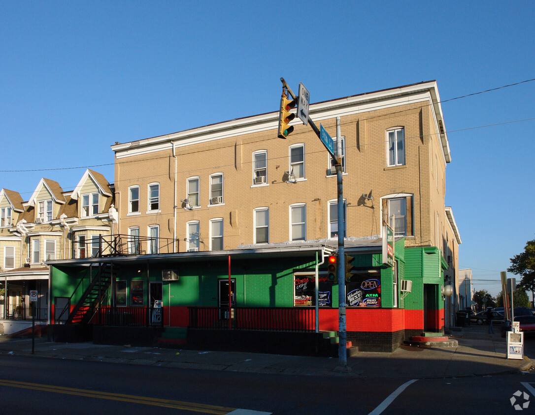 Building Photo - 901 W Tilghman St