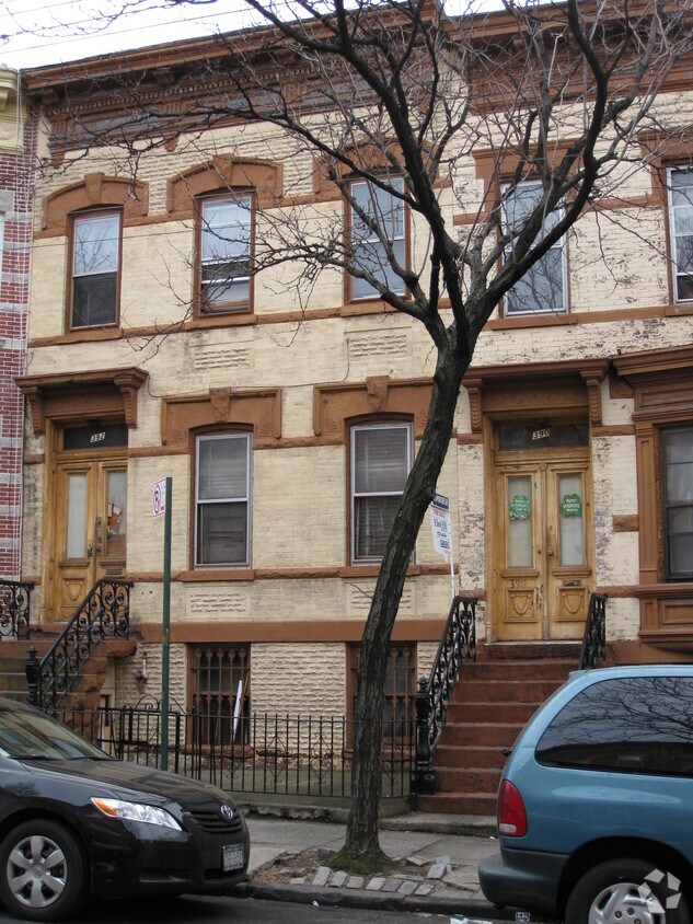 Foto del edificio - 392 Stanhope St