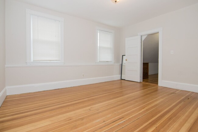 Foto del edificio - HOT ALLSTON LISTING!!!!