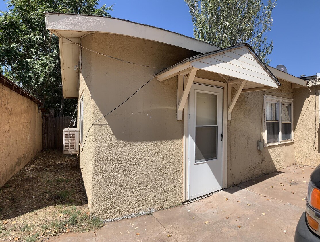 Primary Photo - 916 Axtell St
