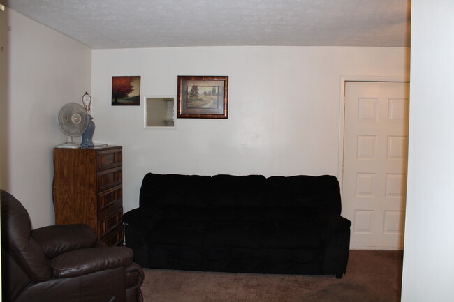 Living Area - PARTIALLY FURNISHED - 7125 N Springboro Pike