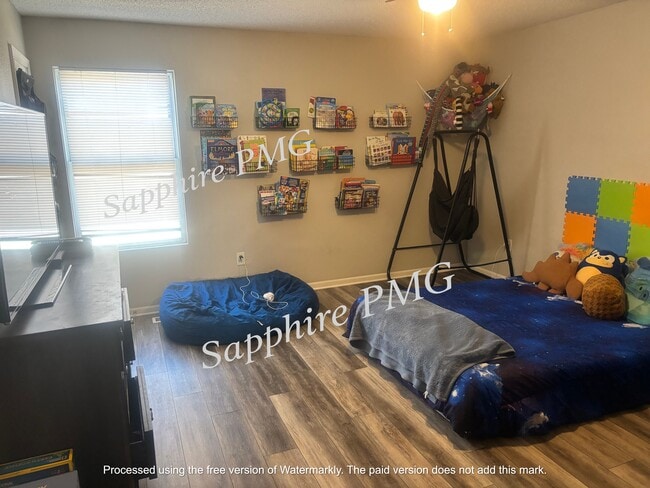 Building Photo - 5623 N Northwood Terrace