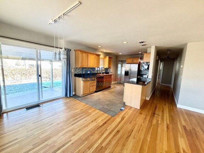 Building Photo - 5301 Highline Pl