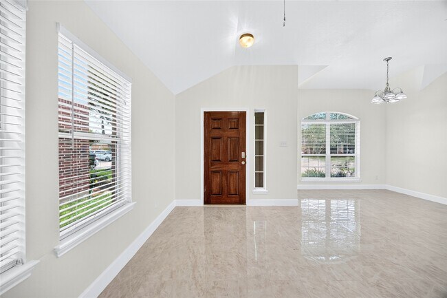 Foto del edificio - 2606 Cypress Springs Dr