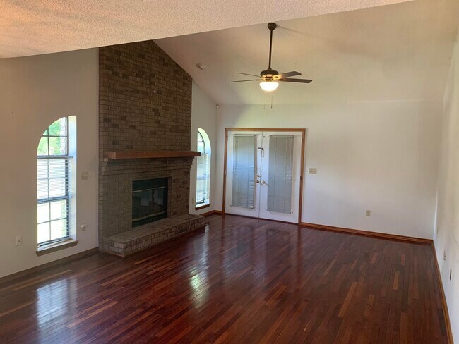 Building Photo - 125 Claire Dr