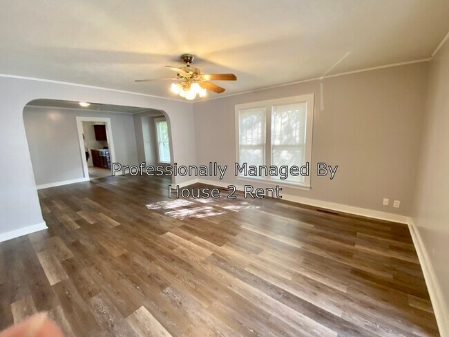 Building Photo - 603 E Poplar St