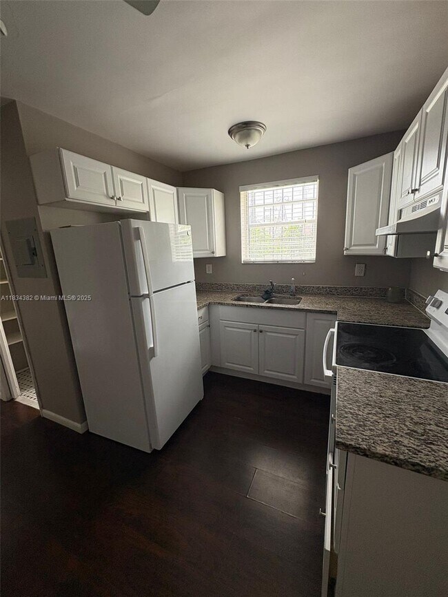 Foto del edificio - 812 SW 19th Ave