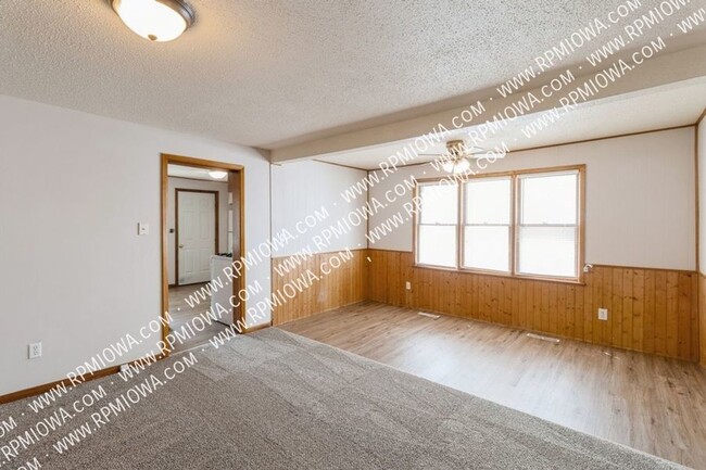 Building Photo - GREAT LOCATION!! 2 Bedroom 1 Bathroom In N...