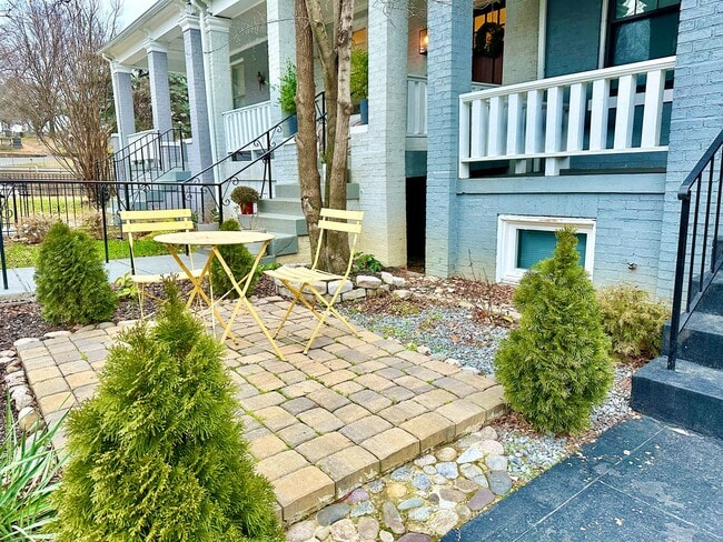 Foto del edificio - 4 Bed 3.5 Bath  - Pets Welcome!!! - Parkin...