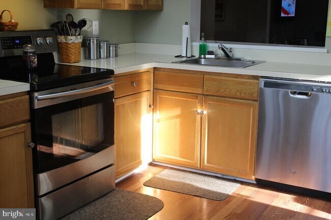 Foto del edificio - 6300 Woodside Ct