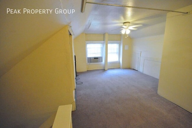 Foto del edificio - 2074-2078 Summit Street-2078 Summit Street- 4 bedroom