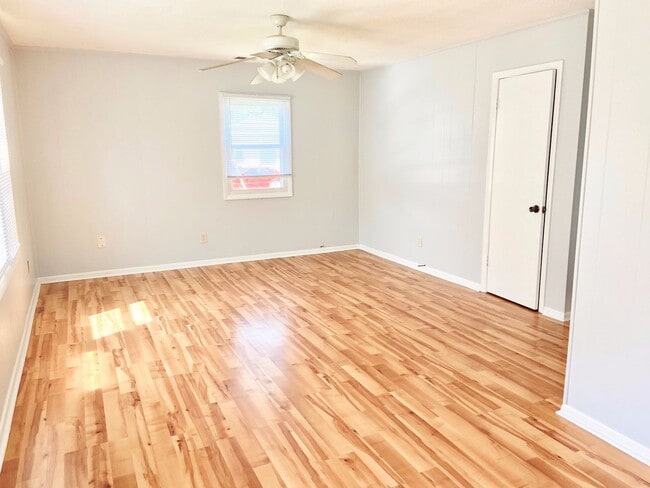 Building Photo - 1BR/1BA off of Shore Drive near Pleasure H...