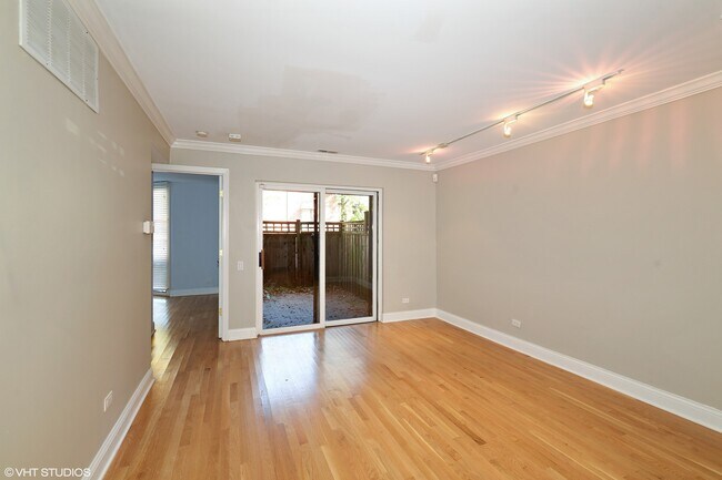 Building Photo - 2140 N Lincoln Ave