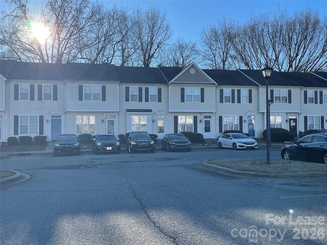 Foto del edificio - 3129 Nevin Pl Dr