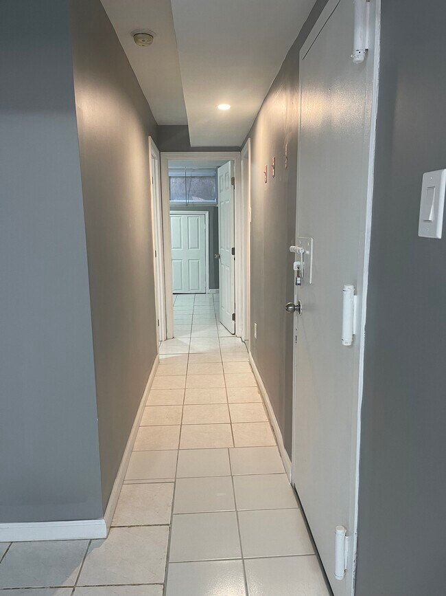 Foto del edificio - 30 Goldenrod Ave