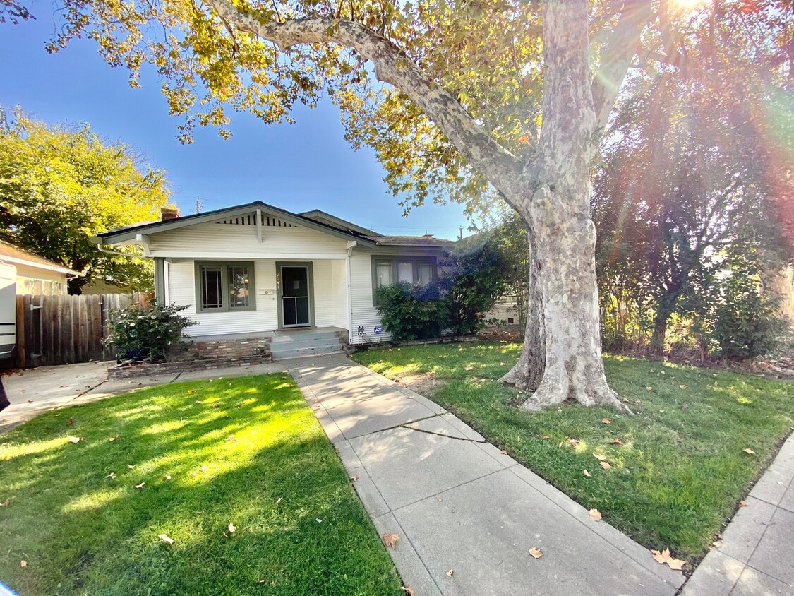 Foto principal - Adorable Home in Mid-town Sacramento!
