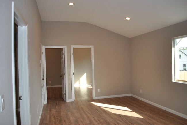 Building Photo - 21391 Locust St
