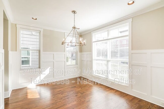 Building Photo - 906 Southside Pl