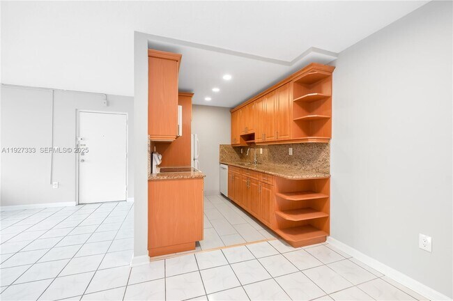 Foto del edificio - 7160 Fairway Dr