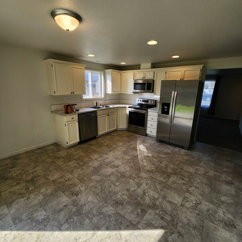 8212 Langara Dr, Pasco, WA 99301 House Rental in Pasco, WA