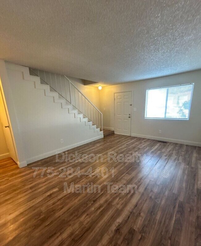 Building Photo - 1410 E 9th St