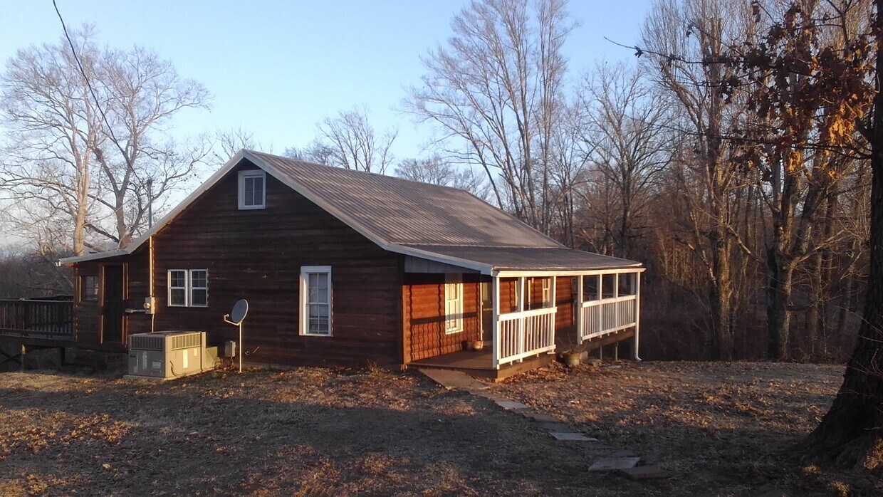 Primary Photo - 6832 Piney River Rd N