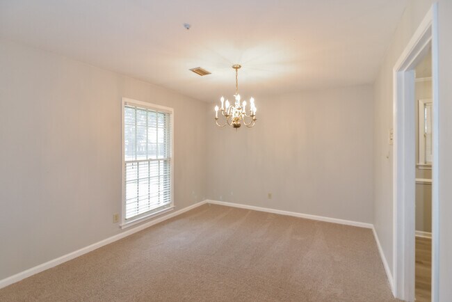 Building Photo - 3 Bedroom on Ramsey Rd