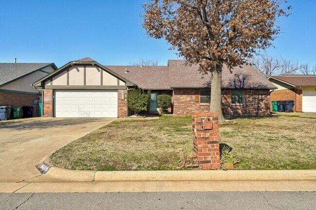 Building Photo - Spacious 3BD/2BTH Home near Lake Hefner mi...