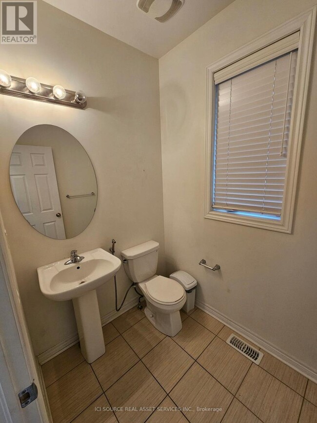 Photo du bâtiment - 128 Bridlewood Blvd