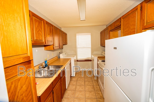 Building Photo - 4133 NE Stallings Dr