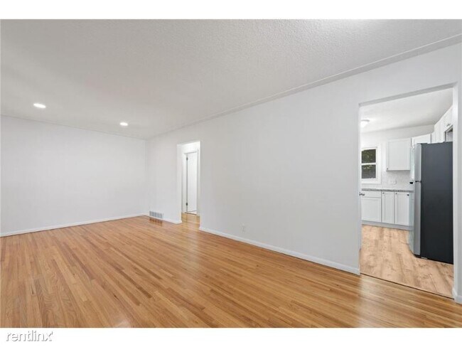 Building Photo - 3 br, 2 bath House - 6221 Sunrise Dr NE