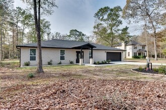 Building Photo - 10622 Rustling Oaks Dr