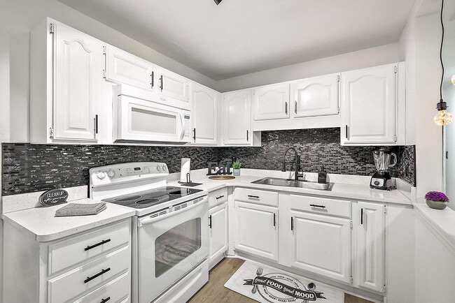 Foto del edificio - 810 NE 44th Ave