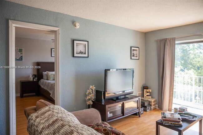 Foto del edificio - 445 SW 11th St