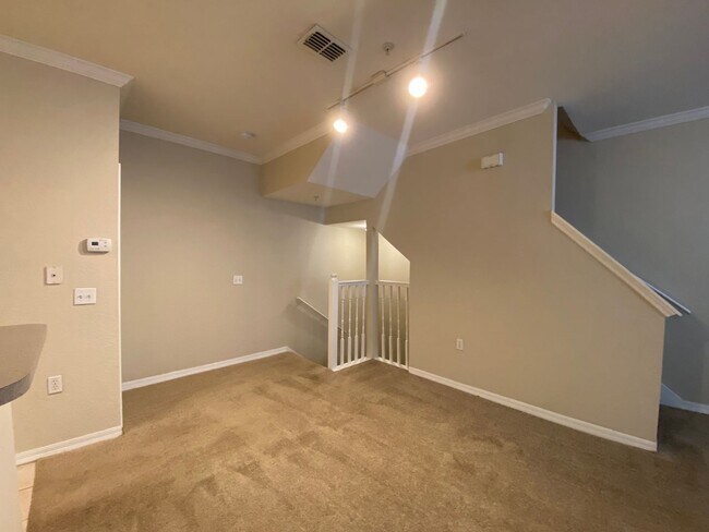 Foto del edificio - Spacious 2BD/2BA Visconti Townhome with 2-...