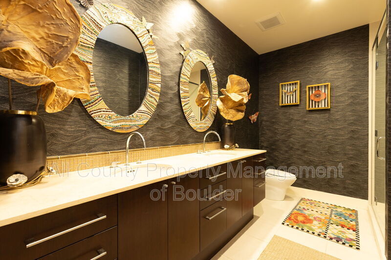 Foto principal - 1155 Canyon Blvd