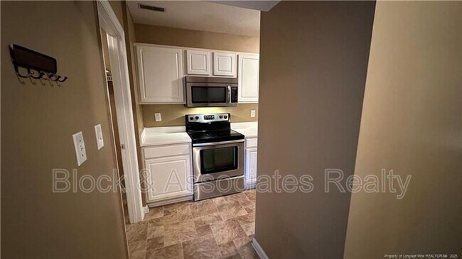 Foto del edificio - 505 Meadowland Ct