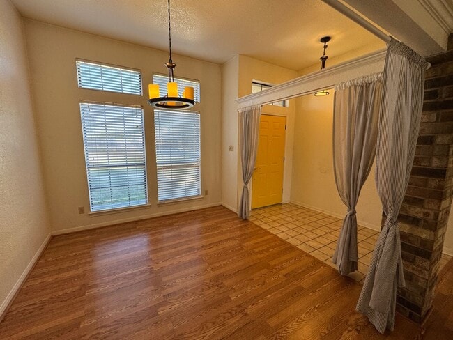 Building Photo - 1002 Windy Hill Rd